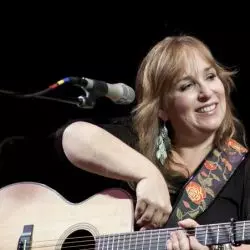 Gretchen Peters