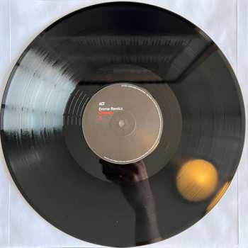 LP Emma Rawicz: Chroma