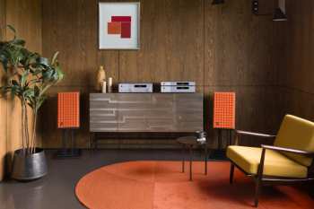 Técnica de áudio JBL SA550