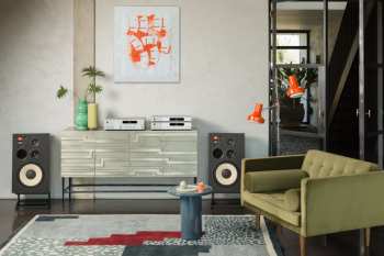 Técnica de áudio JBL SA550