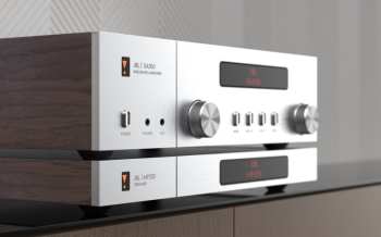 Técnica de áudio JBL SA550