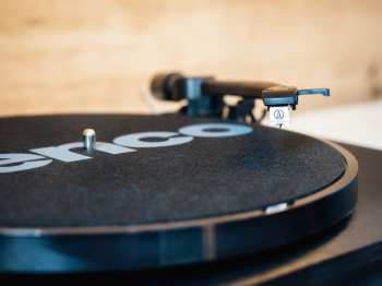 Técnica de áudio Lenco L-30 Černá