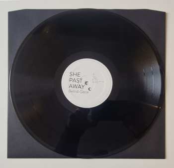 LP She Past Away: Belirdi Gece LTD