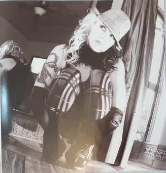 CD Suzie McNeil: Broken & Beautiful