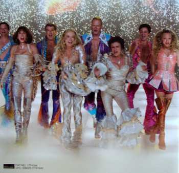 CD Various: Mamma Mia! (The Movie Soundtrack Featuring The Songs Of ABBA)